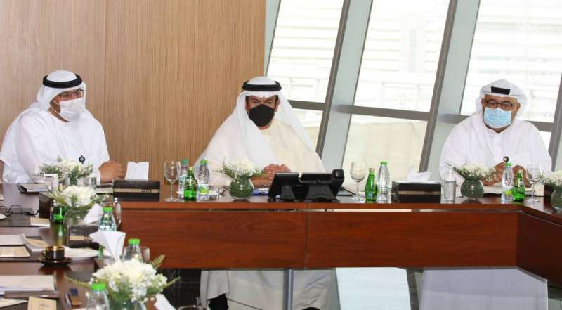 المضف مترئساً الاجتماع 