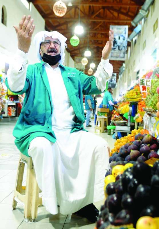 فرحة الحاج بو قاسم بإلغاء القرار		 (تصوير سعود سالم)
