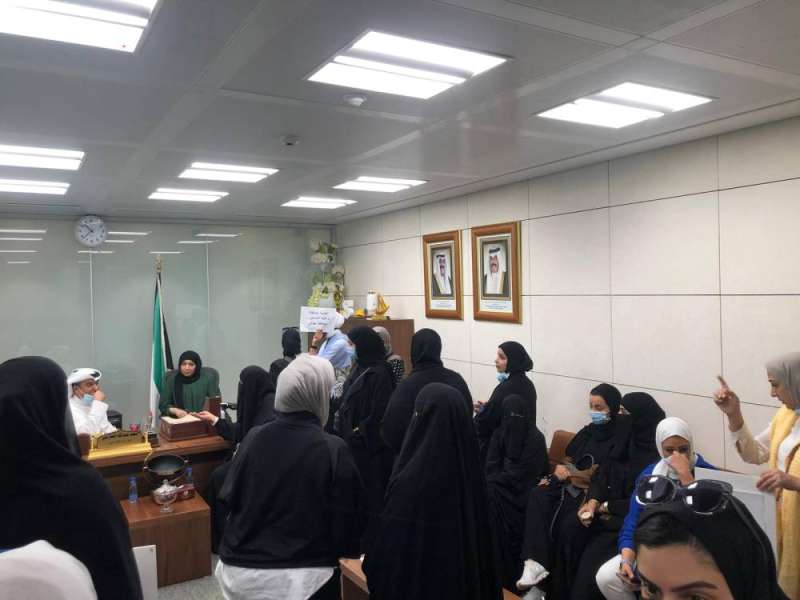 اعتصام موظفات «الشؤون» أمام مكتب الوزير 
 