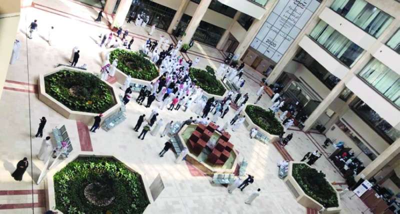 جانب من الاعتصام بمقر وزارة الكهرباء