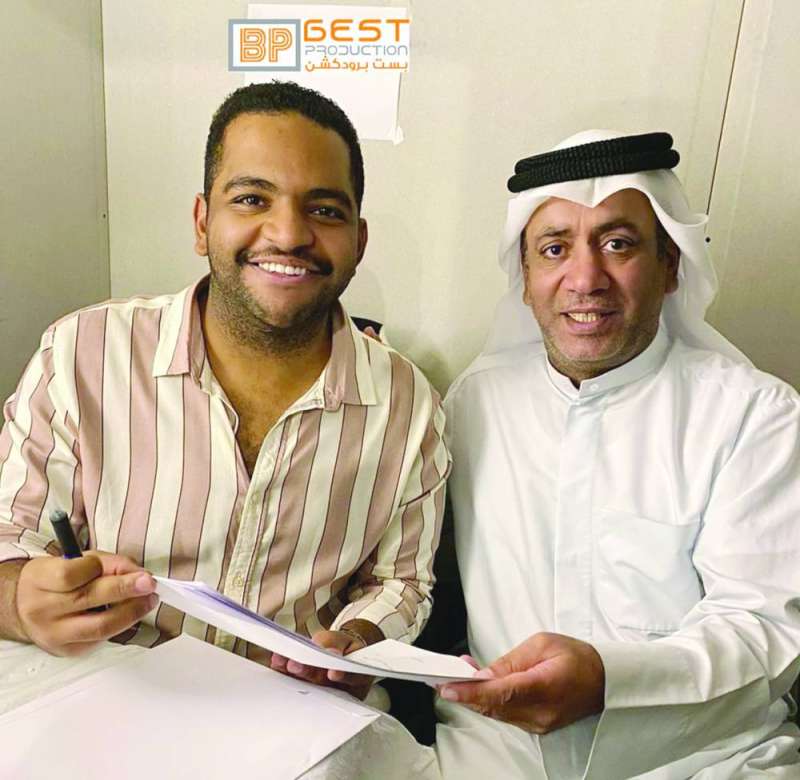 العونان والمظفر خلال التعاقد على بطولة العمل
