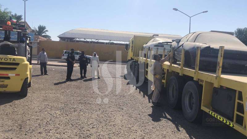 بلدية الجهراء تزيل عشرات المركبات المهملة في الصليبية 
 