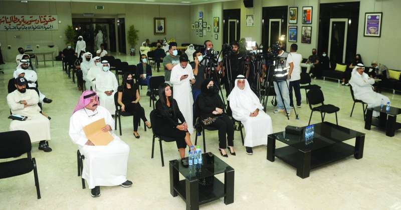 جانب من المشاركين في التأبين 	(تصوير سعود سالم)
