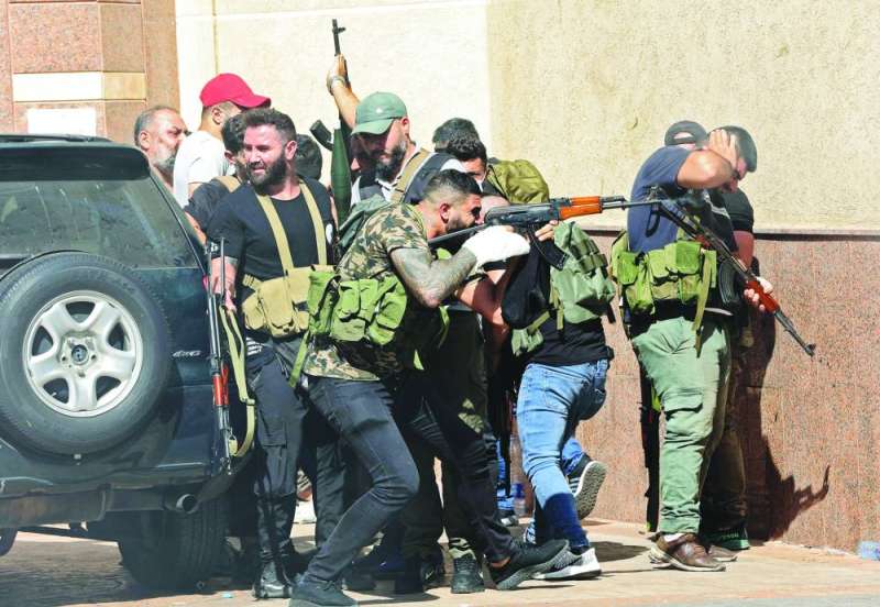 مسلحون في محيط الطيونة (ا ف ب)