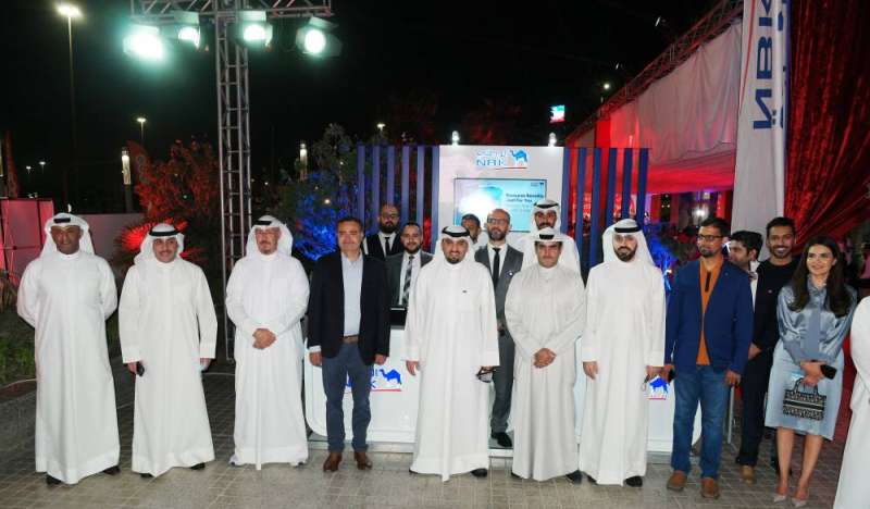 فريقا «Ooredoo» و«الوطني» في جناح البنك 