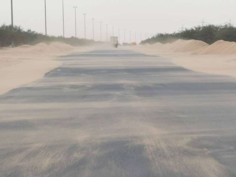 رمال السافي بطريق السالمي تهدد مستخدمي الطريق 