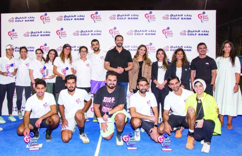 صورة جماعية للفائزين مع فريق «الخليج»

