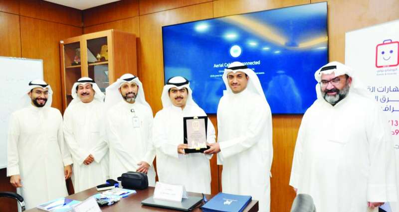 
رئيس وأعضاء مجلس الإدارة السداني والمنيس والبسام وتكريم الدكتور جاسم الجزاع
