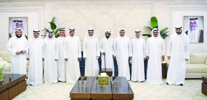 الغانم والوسمي وعدد من النواب في مكتبه 