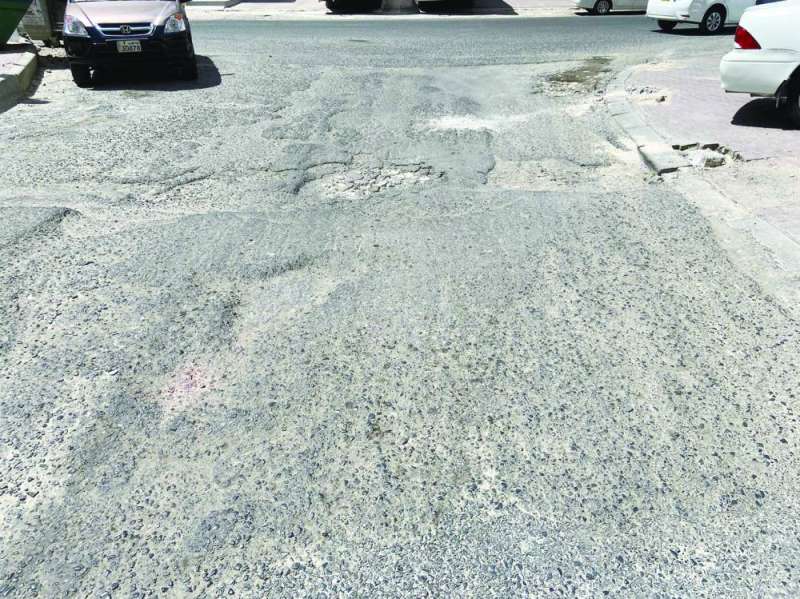 حفر ومطبات على طول الطريق