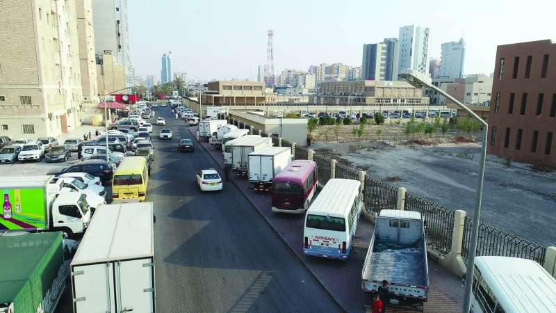 
... وعلى جانبي الطرق