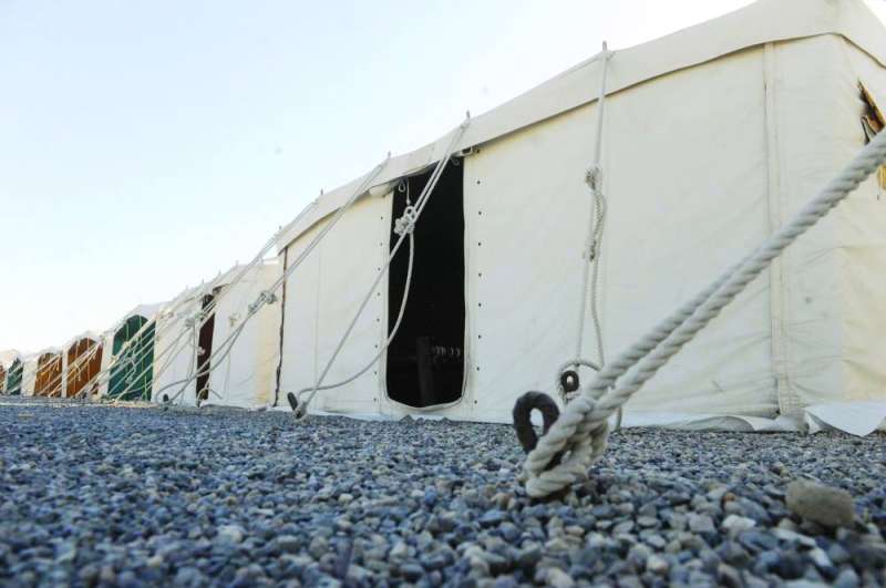 سوق الخيام جاهز للموسم	 (تصوير سعود سالم)