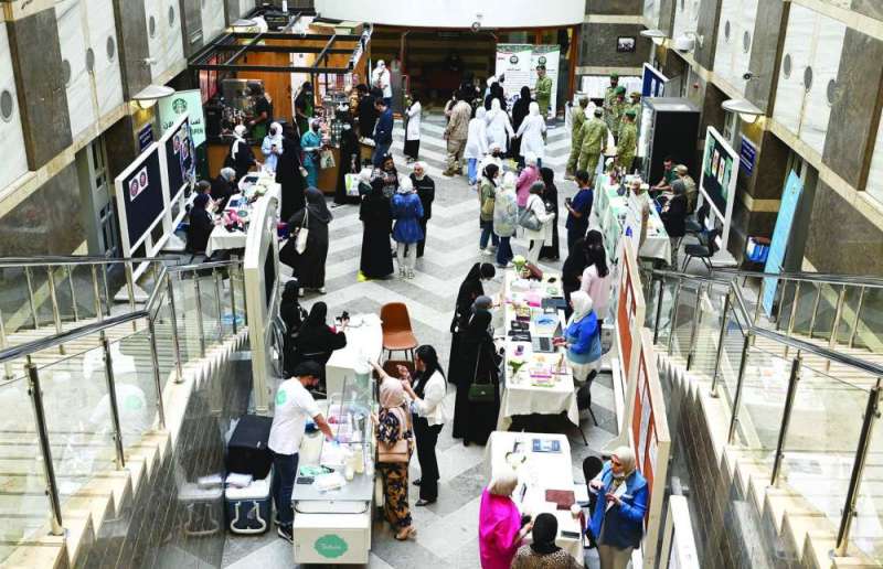 حضور كثيف من طالبات «الطب»
