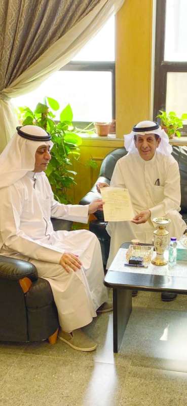 
ساهر خلال لقائه مع بدر الدويش
