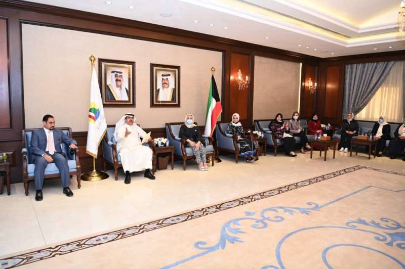 محافظ حولي مكرماً الكوادر الطبية: دوركم أساسي في المحافظة على الصحة العامة
 