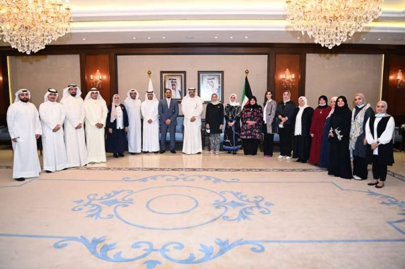 محافظ حولي مكرماً الكوادر الطبية: دوركم أساسي في المحافظة على الصحة العامة
 