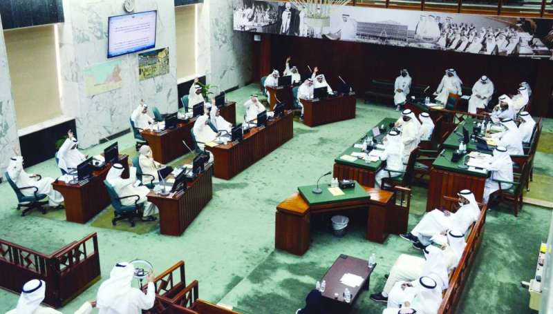 جانب من جلسة المجلس البلدي أمس