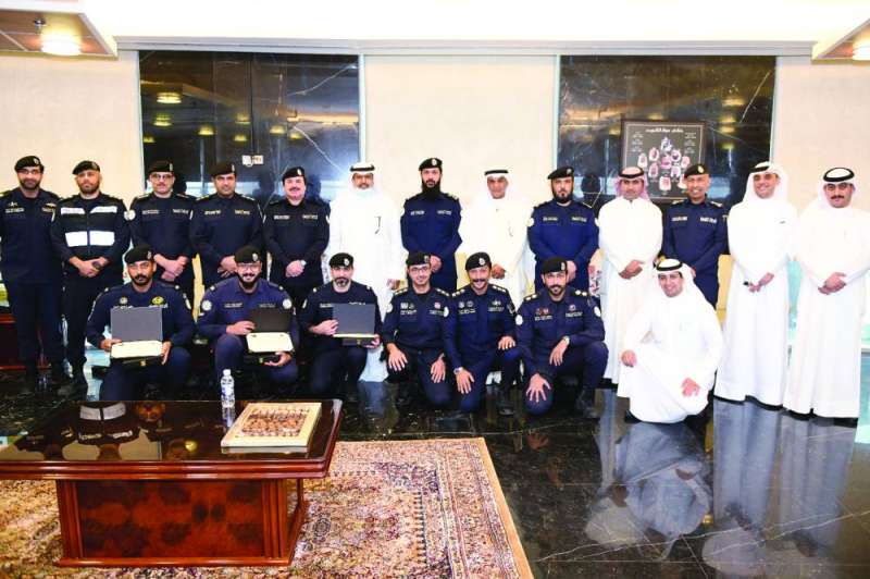 تكريم عدد من رجال أمن حولي
