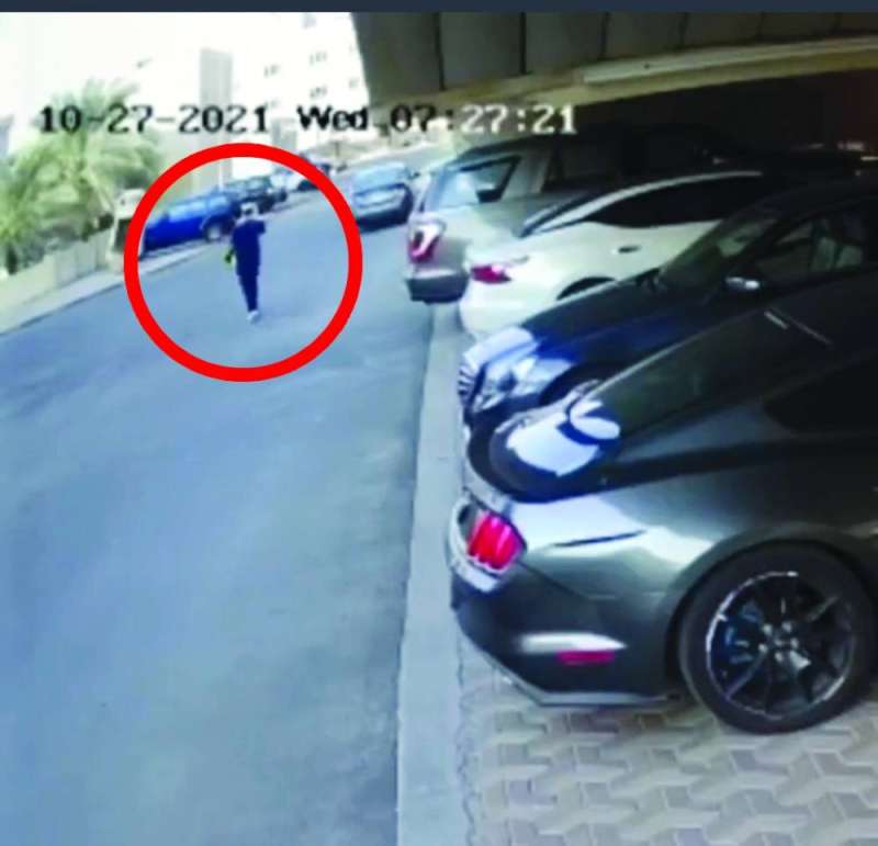 جرخي وهو يسير في الشارع قبل الحادثة