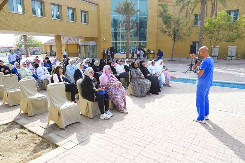 الدكتور أحمد ملك يتحدث للجمهور
