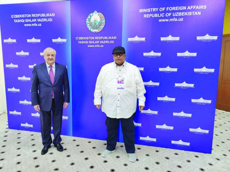 
وزير الخارجية والزميل خالد الشرقاوي