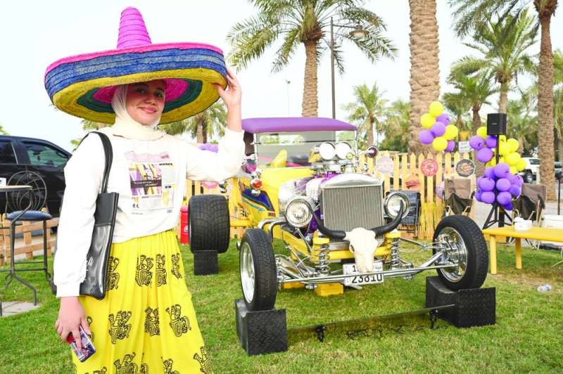 لقطة مع سيارة من الزمن الجميل
