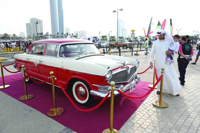 إعجاب بإحدى السيارات
