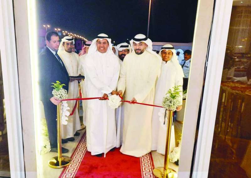 افتتاح قاعة طلال الجري (تصوير أسعدعبدالله)