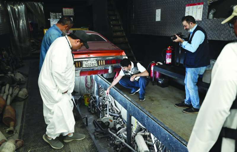 تفتيش المحلات لمصادرة أجهزة الصوت العالي التي تركب على السيارات