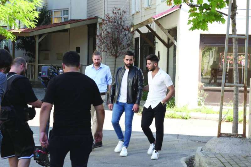 من أجواء تصوير الفيديو كليب 