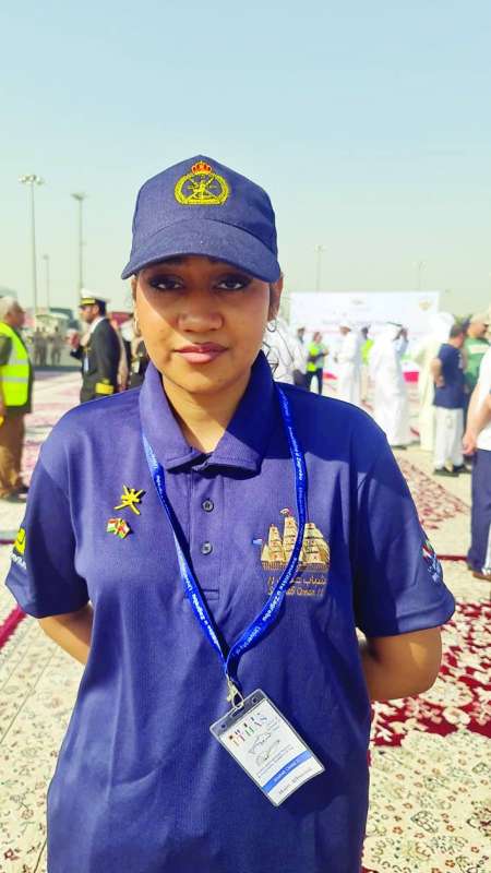 الطالبة العمانية هاجر كمال البوسعيدي
