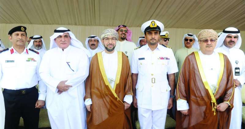 الخروصي والراجحي والجهوري والعنزي وعدد من الحضور عقب رسو السفينة
