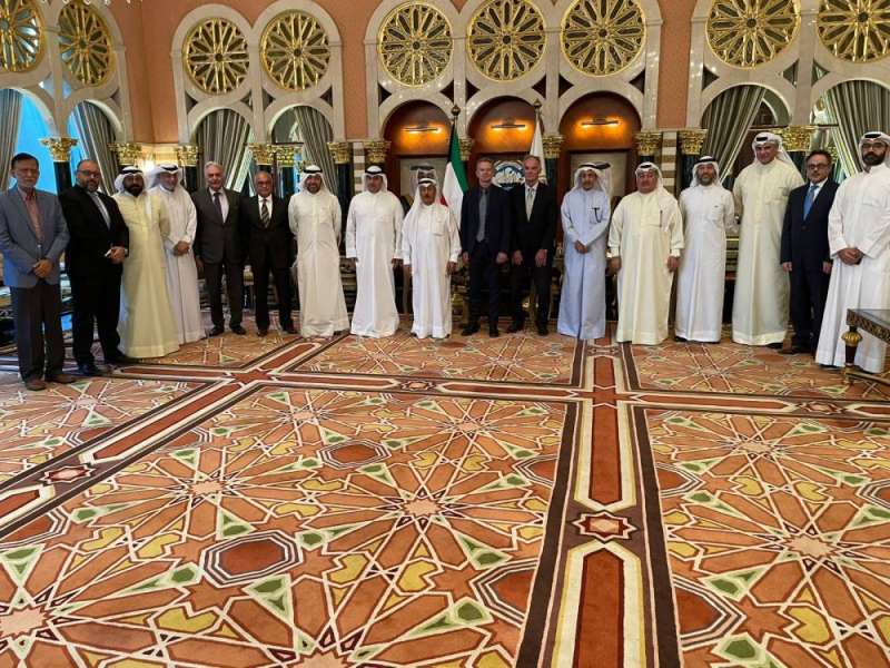 مسؤولو الشركة والمكتب 