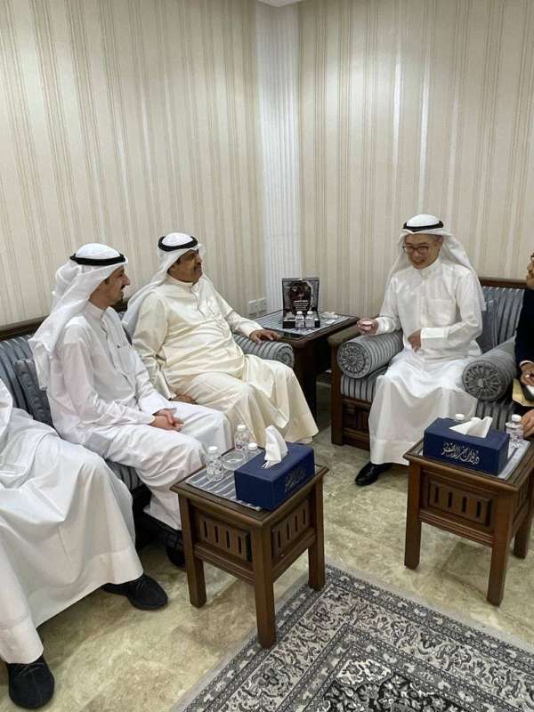 محافظ حولي يستقبل السفير الياباني 
