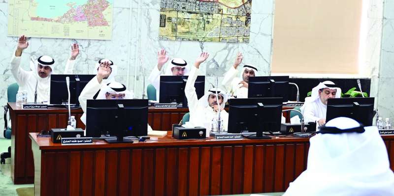 الأعضاء خلال التصويت على إلغاء لجنة تقصي الحقائق (تصوير نايف العقلة)
