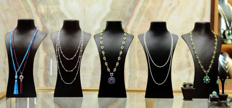 أطقم مختلفة 