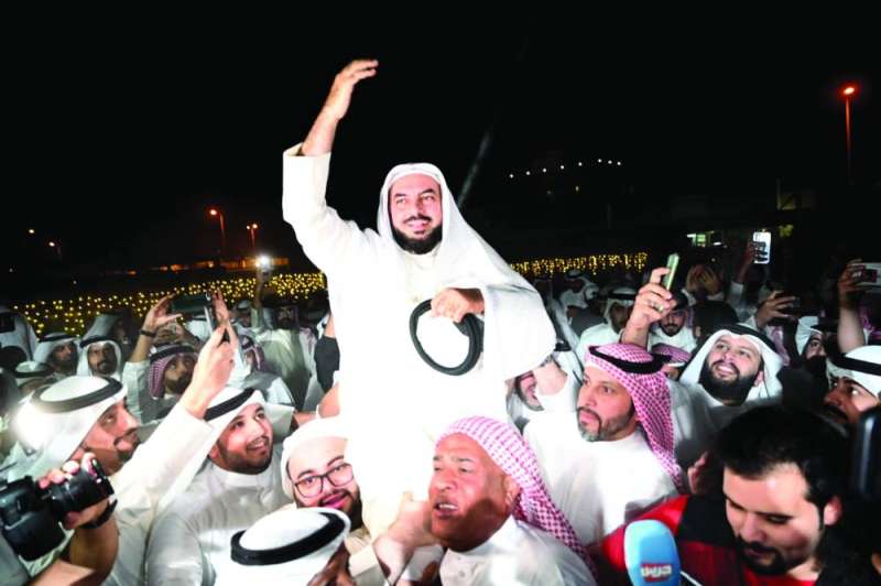 الحربش على أكتاف مستقبليه
