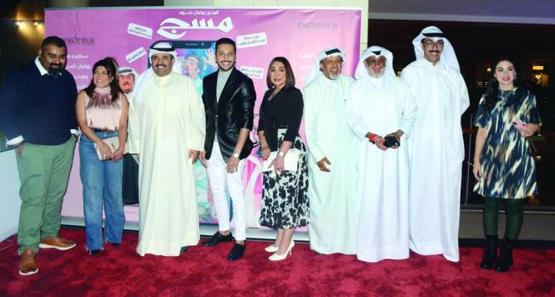 
دعيج الخليفة مع أبطال الفيلم والضيوف
