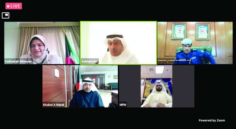 المشاركون في إحدى جلسات المؤتمر