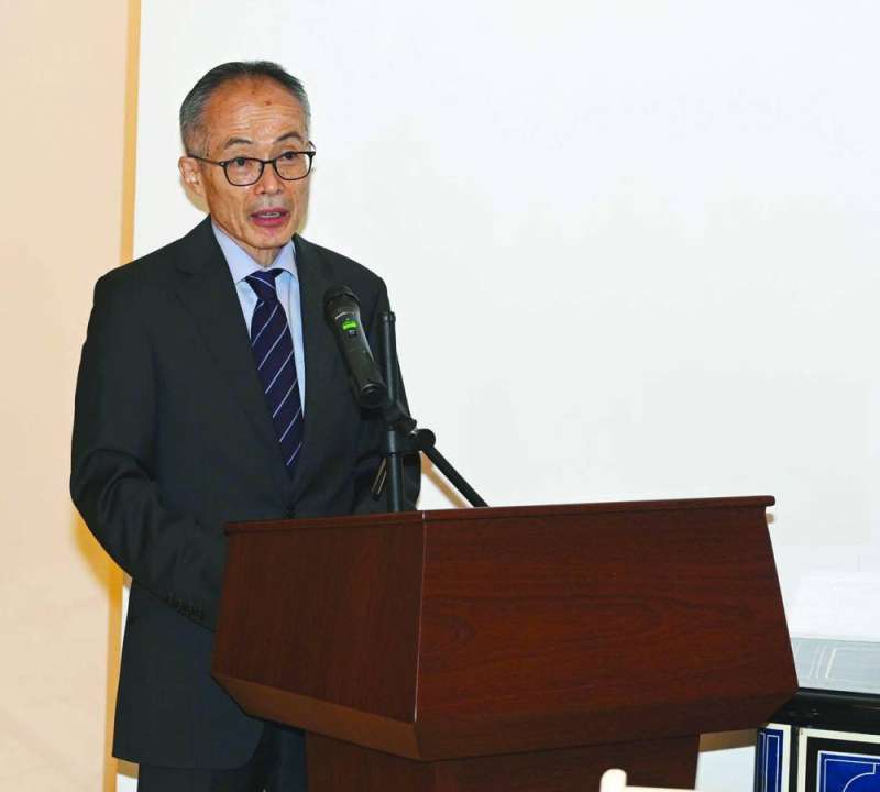 السفير الياباني متحدثاً (تصوير أسعد عبدالله)