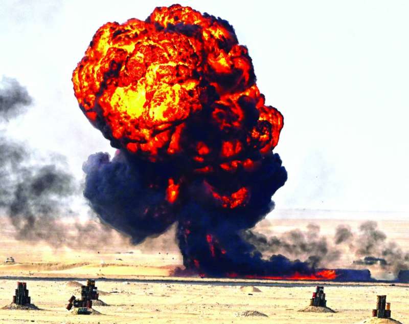 إصابات دقيقة لسلاح المدرعات 	(تصوير أسعد عبدالله)