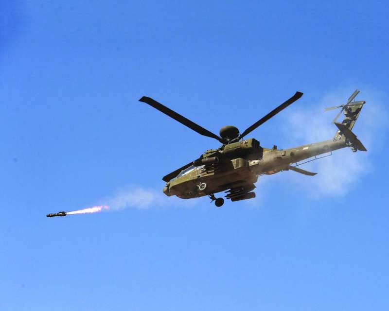 أباتشي من سلاح الجو الكويتي تشارك في التمرين
