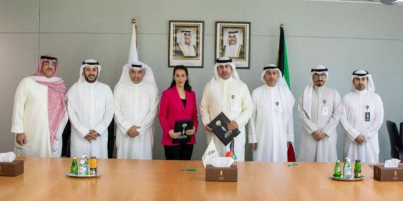 المشاركون في التوقيع
