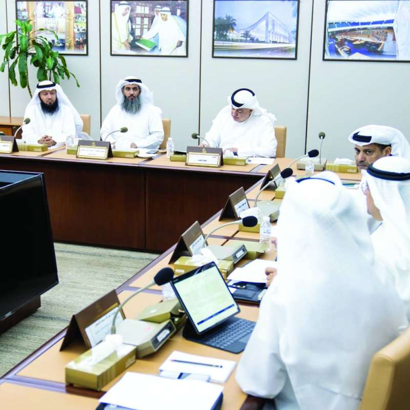 
جانب من اجتماع اللجنة الصحية أمس
