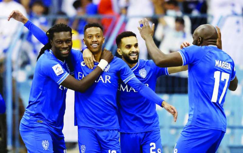 
لاعبو الهلال يحتفلون بالهدف الأول	(رويترز)