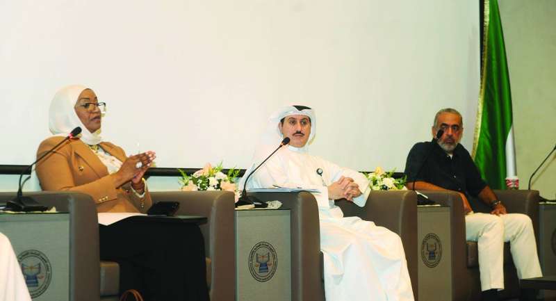 
المتحدثون في الندوة 	(تصوير سعود سالم)
