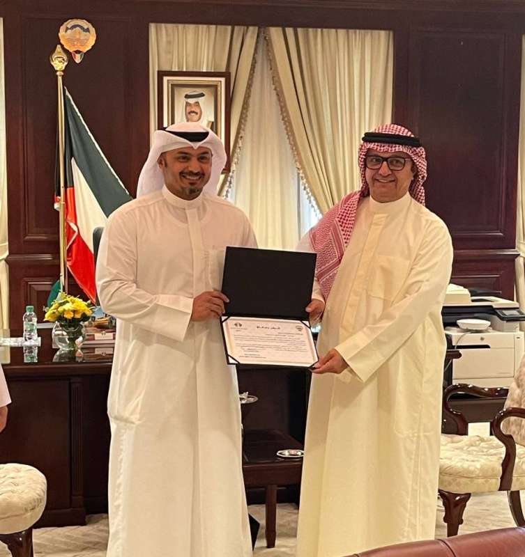 الشايع يكرم فريقي ورشة عمل الجودة والتطوير بين «السكنية» وبنك بوبيان
 