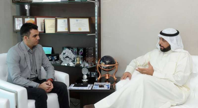 الرشيدي متحدثا للزميل علي قاسم 