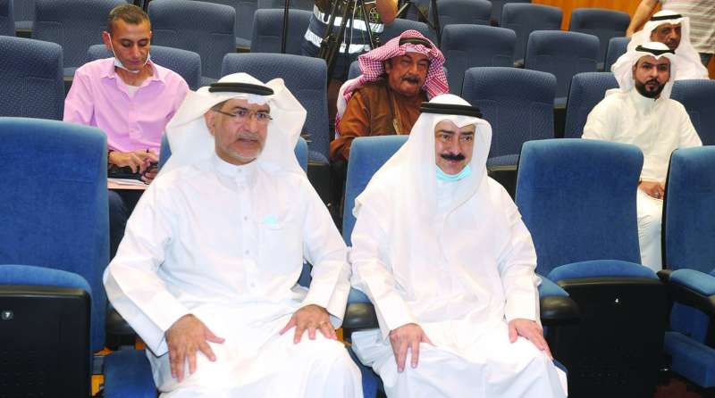 العبدالجليل والأنصاري بين الحضور
