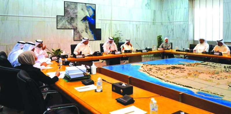 جانب من اجتماع اللجنة القانونية والمالية